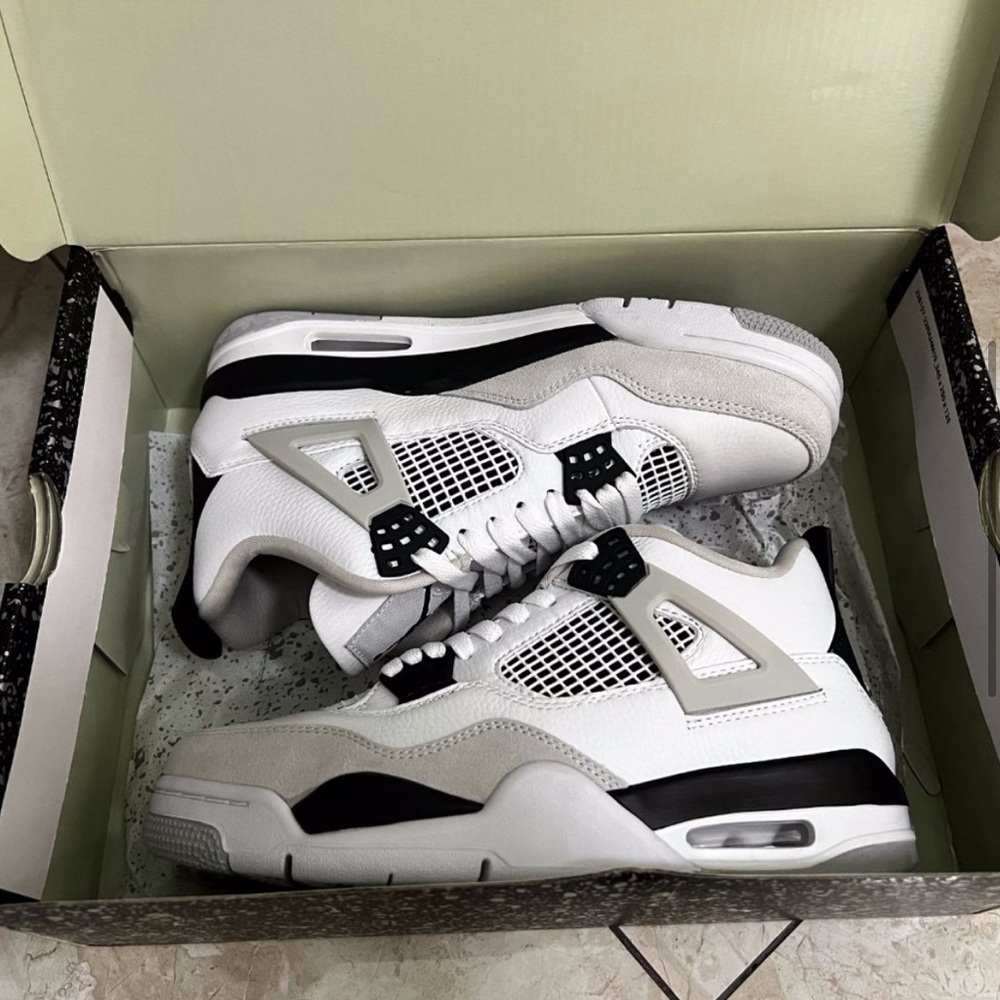 Men's Brand New Nike Air Jordan 4 Military Black Size 13